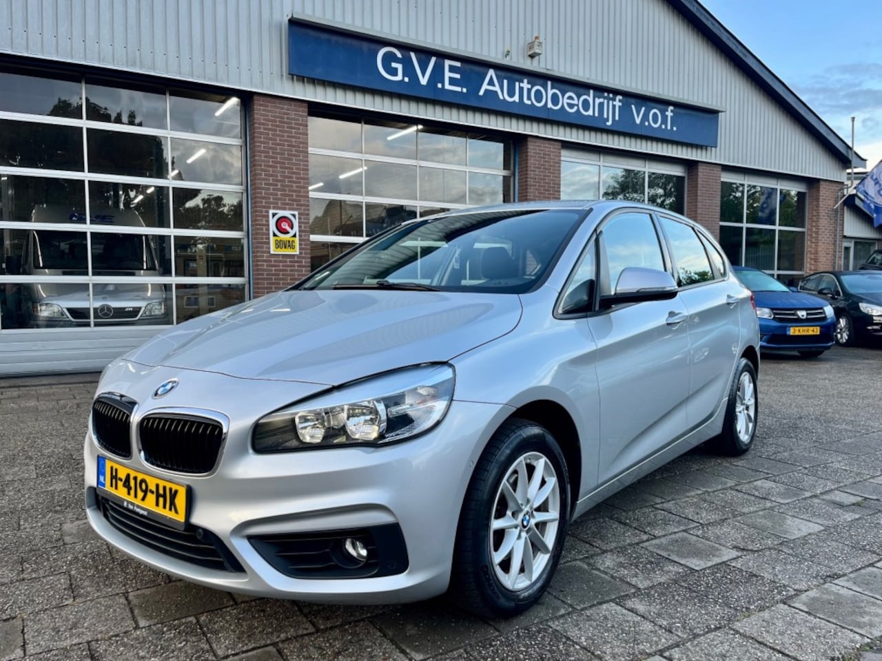 BMW 2-serie Active Tourer - 216I ESSENTIAL NETTE AUTO. - AutoWereld.nl