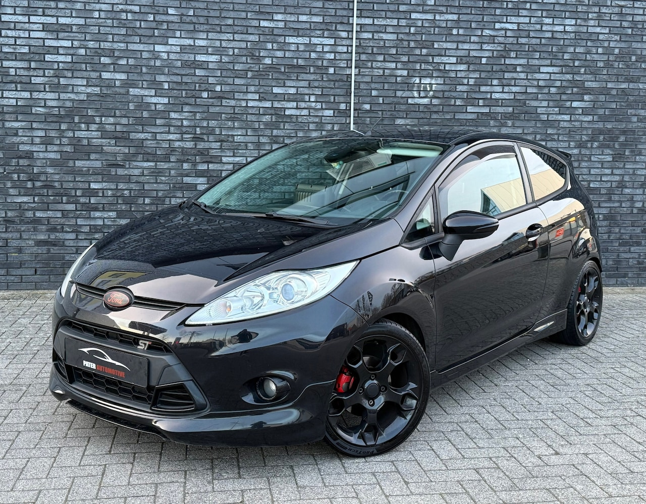 Ford Fiesta - 1.6 Black Metal 135pk A-Carplay|Milltek|Cruise|Keyless|Leder|Stoelverwarming - AutoWereld.nl