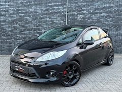 Ford Fiesta - 1.6 Black Metal 135pk A-Carplay|Milltek|Cruise|Keyless|Leder|Stoelverwarming