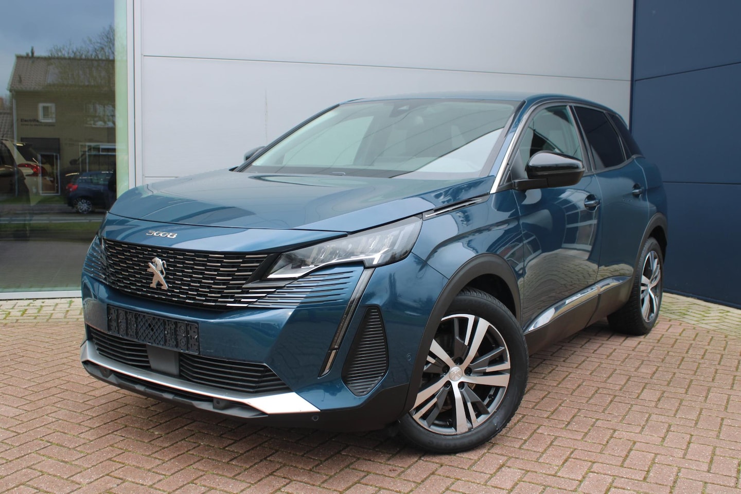 Peugeot 3008 - 1.2 PureTech 130pk Allure Pack Automaat Leer Airco Navi Camera Carplay 37951km Nieuwstaat - AutoWereld.nl