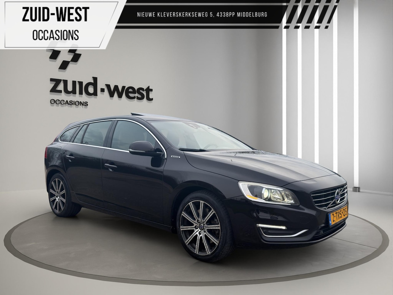 Volvo V60 - 2.4 D6 AWD Plug-In Hybrid Summum Leer Dakraam - AutoWereld.nl