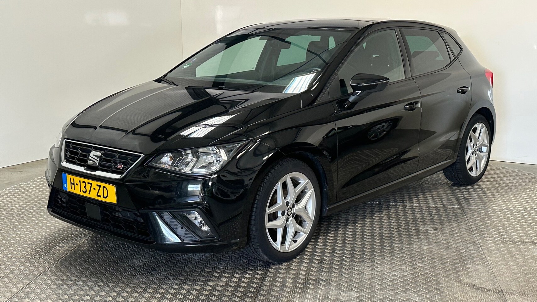 SEAT Ibiza - 1.0 TSI FR Business Intense benzine navigatie carplay parkeersensoren cruisecontrole - AutoWereld.nl