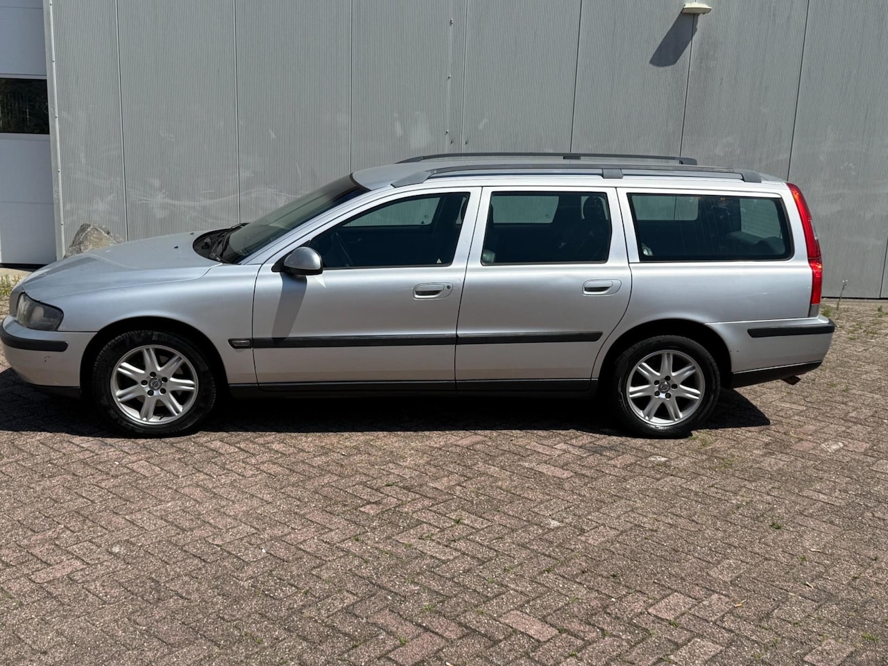 Volvo V70 - 2.4 Comfort Line 2.4 Comfort Line - AutoWereld.nl
