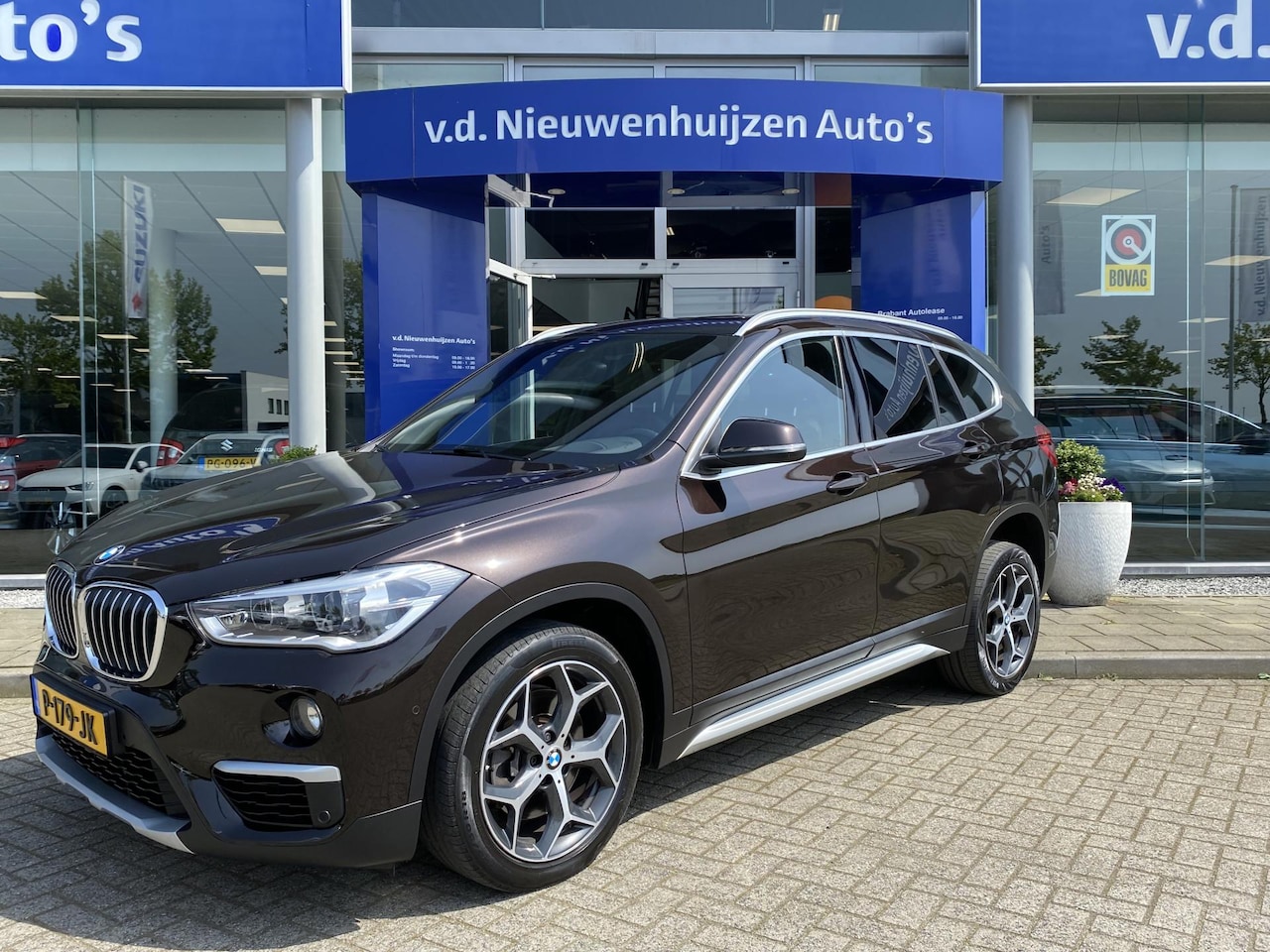 BMW X1 - sDrive20i High Executive | Elektrische stoel | Camera Info Bas: 0492-588982 - AutoWereld.nl