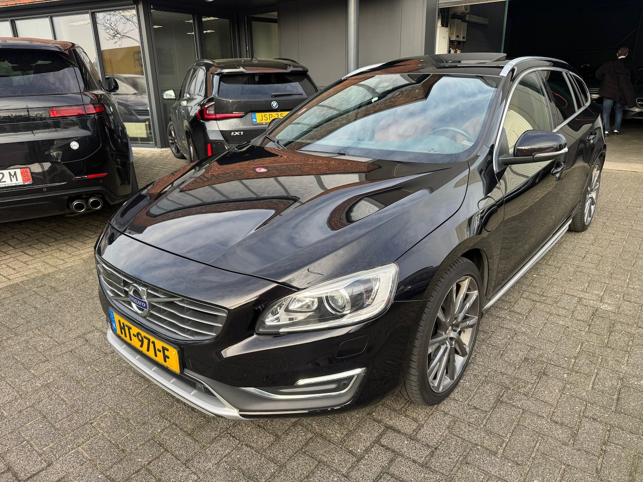 Volvo V60 - 2.4 D6 Twin Engine ACC BLIS S DAK CAMERA LEDER TREKHAAK VOL - AutoWereld.nl
