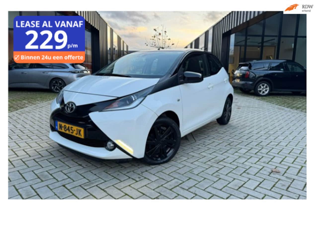 Toyota Aygo - 1.0 VVT-i x-play Automaat Airco Bi Color Camera - AutoWereld.nl