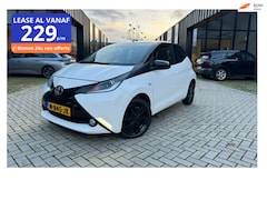 Toyota Aygo - 1.0 VVT-i x-play Automaat Airco Bi Color Camera