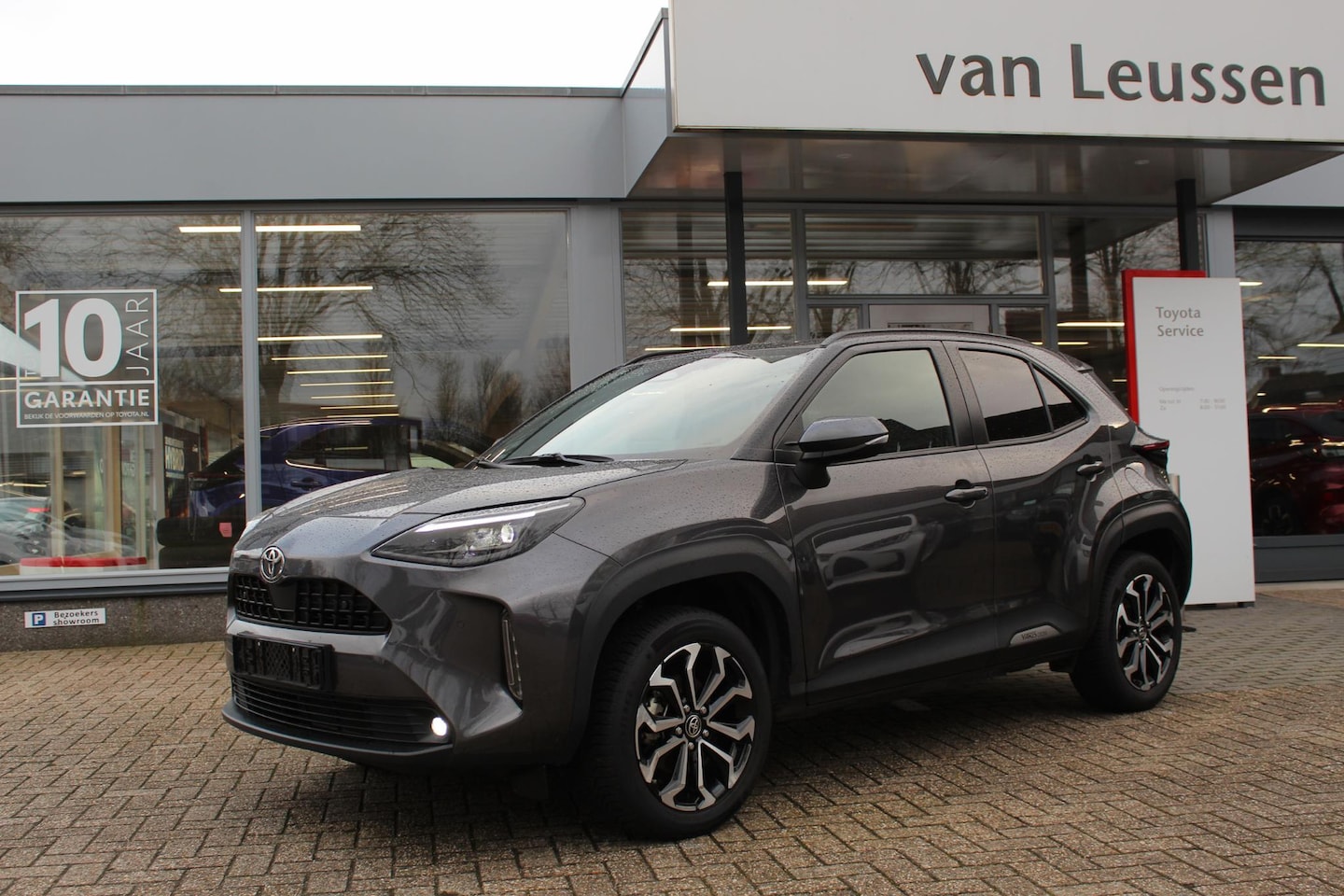 Toyota Yaris Cross - 1.5 Hybrid 115 FIRST EDITION WISSER/STUUR&STOELVERW. LED APPLE/ANDROID DAB AD CRUISE - AutoWereld.nl