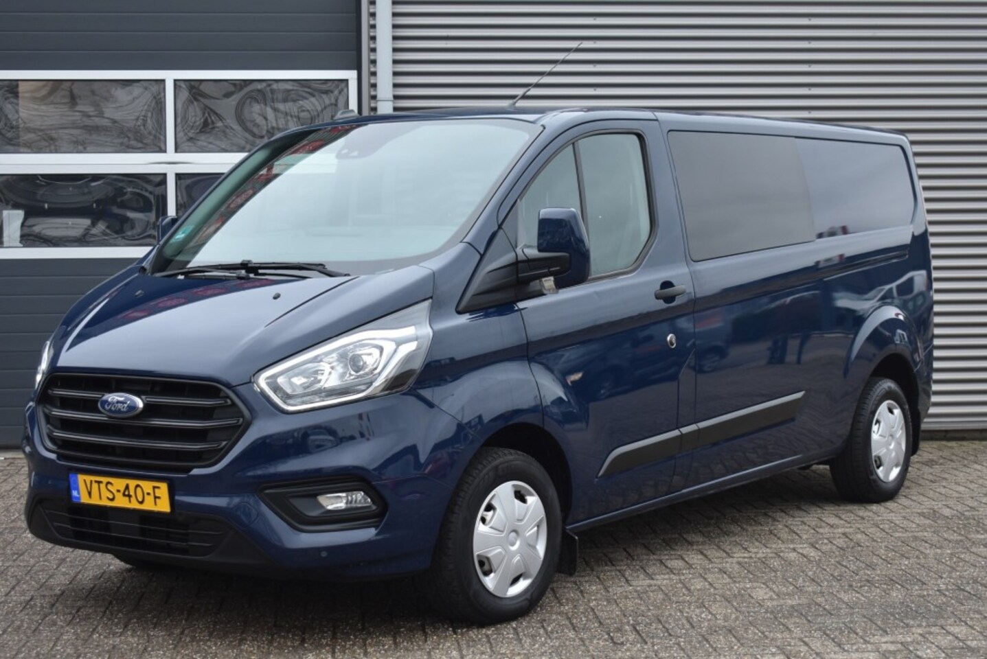 Ford Transit Custom - 300 2.0 TDCI L2H1 DUBBEL CABINE / APPLE CARPLAY / TREKHAAK - AutoWereld.nl