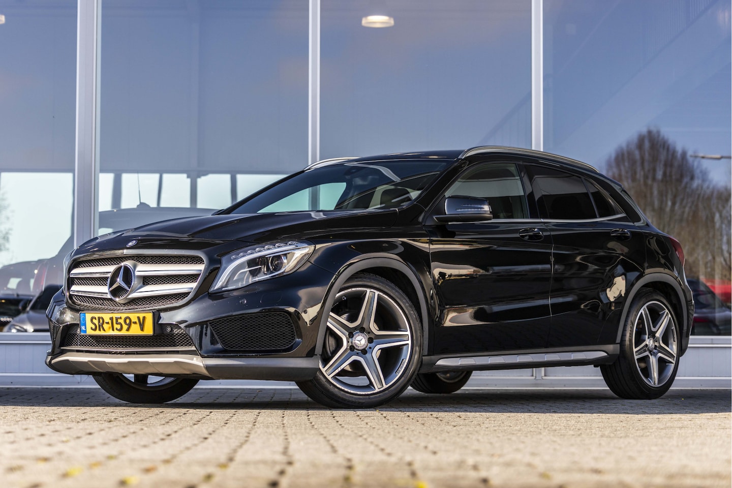 Mercedes-Benz GLA-Klasse - 180 AMG Night Edition Plus | Camera | 19" | Bi-Xenon - AutoWereld.nl