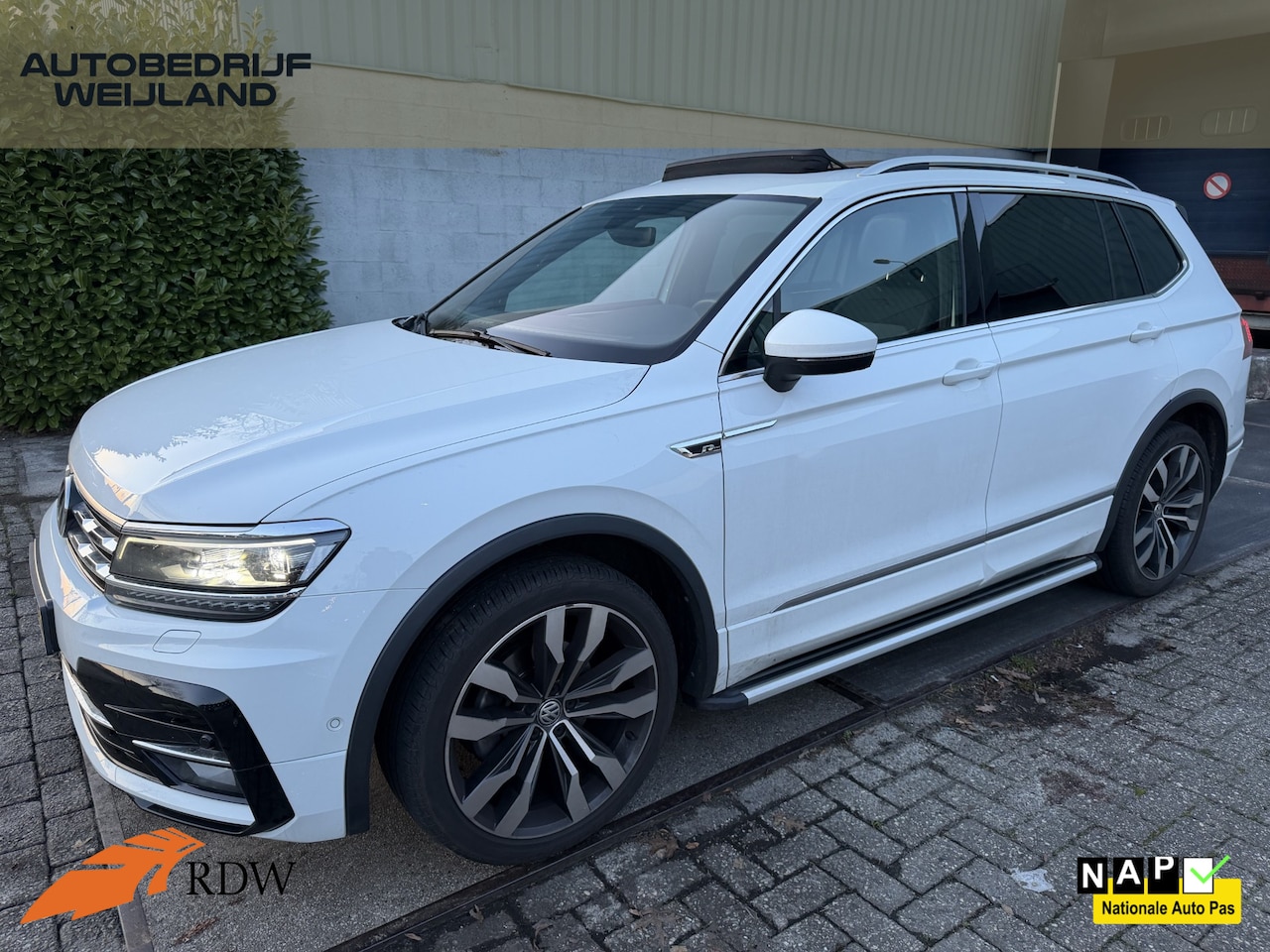 Volkswagen Tiguan Allspace - 1.5 TSI Highline Business R 7p. I 2X R-line I Keyless I Trekhaak I  I 20" I Pano I Virtual - AutoWereld.nl