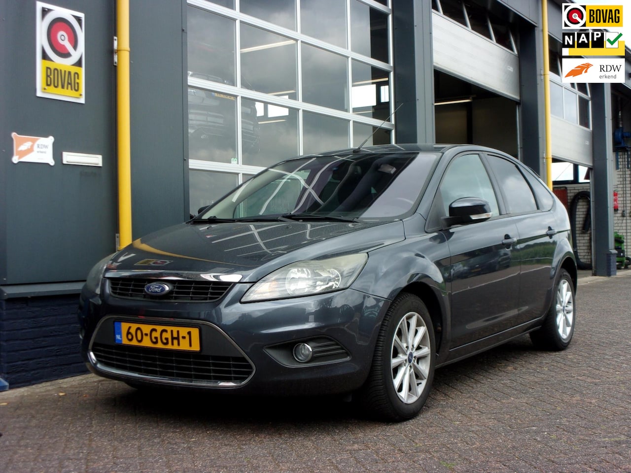 Ford Focus - 1.6/100pk TITANIUM BNS AUTOMAAT NAV TEL ECC VRV CrC PDC LMV TH PRIVACY GLASS - AutoWereld.nl