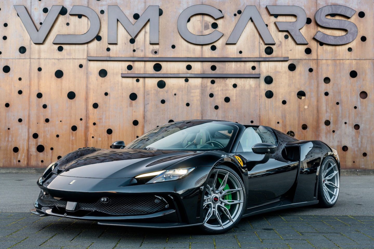 Ferrari 296 GTS - 3.0 V6 N-LARGO | 1 OF 15 | Full Carbon | Novitec Widebody | ADAS | Lift | CarPlay | - AutoWereld.nl