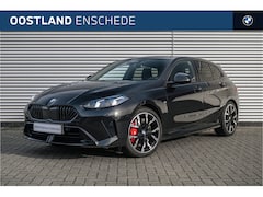 BMW 1-serie - 120 M Sport Automaat / Sportstoelen / Achteruitrijcamera / M Adaptief onderstel / Comfort