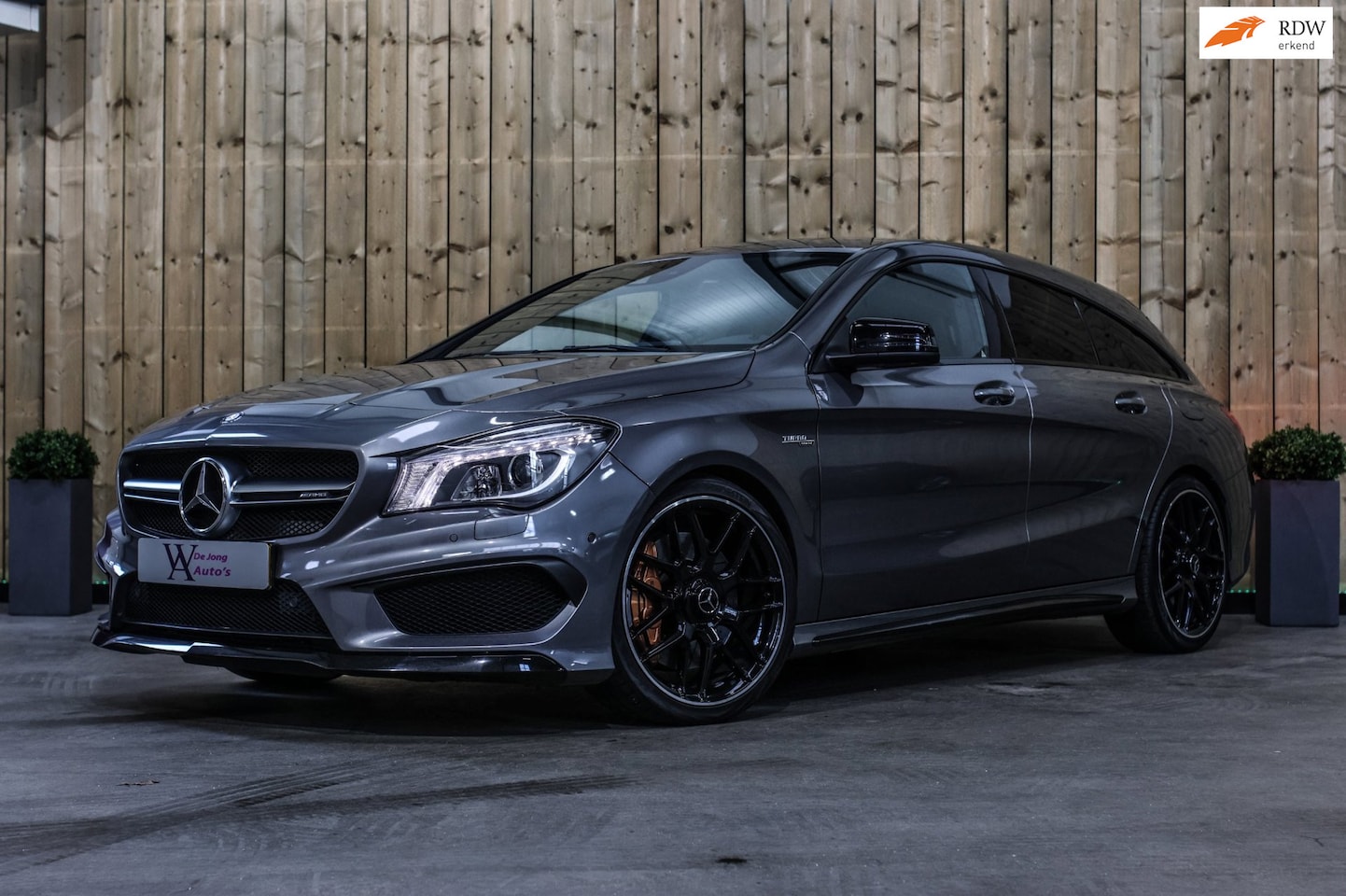 Mercedes-Benz CLA-klasse Shooting Brake - AMG 45 4MATIC *Kuipstoelen*Harman/ Kardon*Camera*Stoelverwarming* - AutoWereld.nl