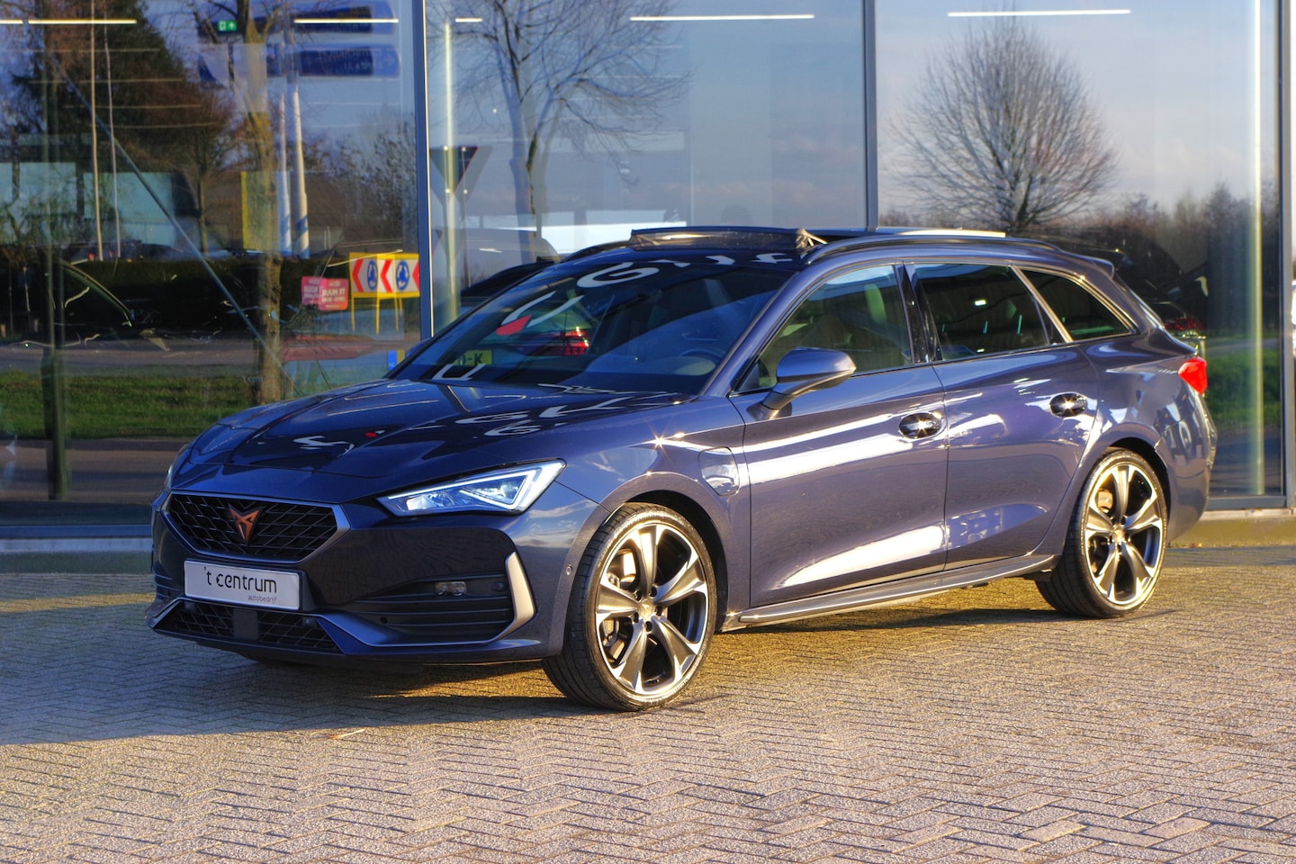 CUPRA Leon Sportstourer - 1.4 e-Hybrid VZ 245 PK Performance PHEV, Leder, Panoramadak, Stuur-Startknop, Camera, Memo - AutoWereld.nl