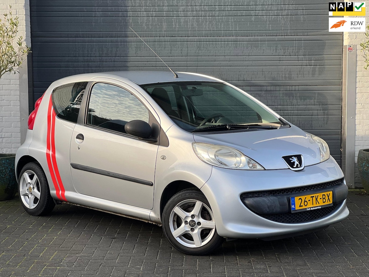 Peugeot 107 - 1.0-12V XR 2007 Grijs 3-Drs Goed onderhouden - AutoWereld.nl