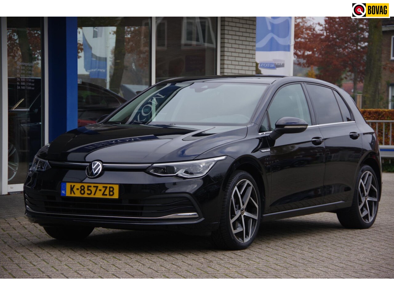 Volkswagen Golf - 1.5 TSI IQ.Light Panoramadak Trekhaak Camera Stoelverwarming - AutoWereld.nl