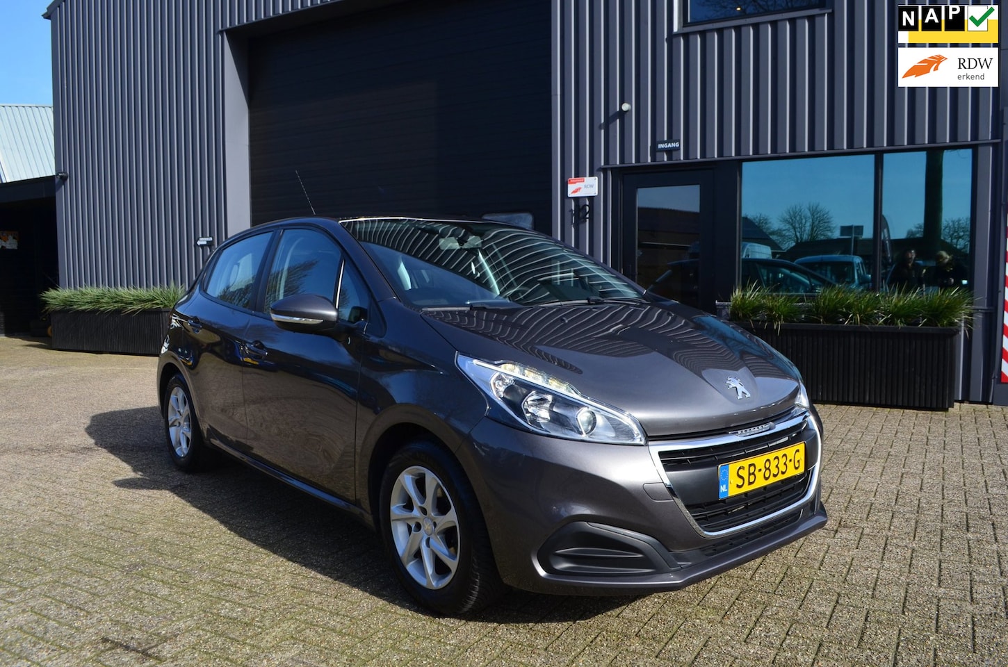 Peugeot 208 - 1.2 PureTech Active | Automaat | Clima | Navi | Trekhaak - AutoWereld.nl