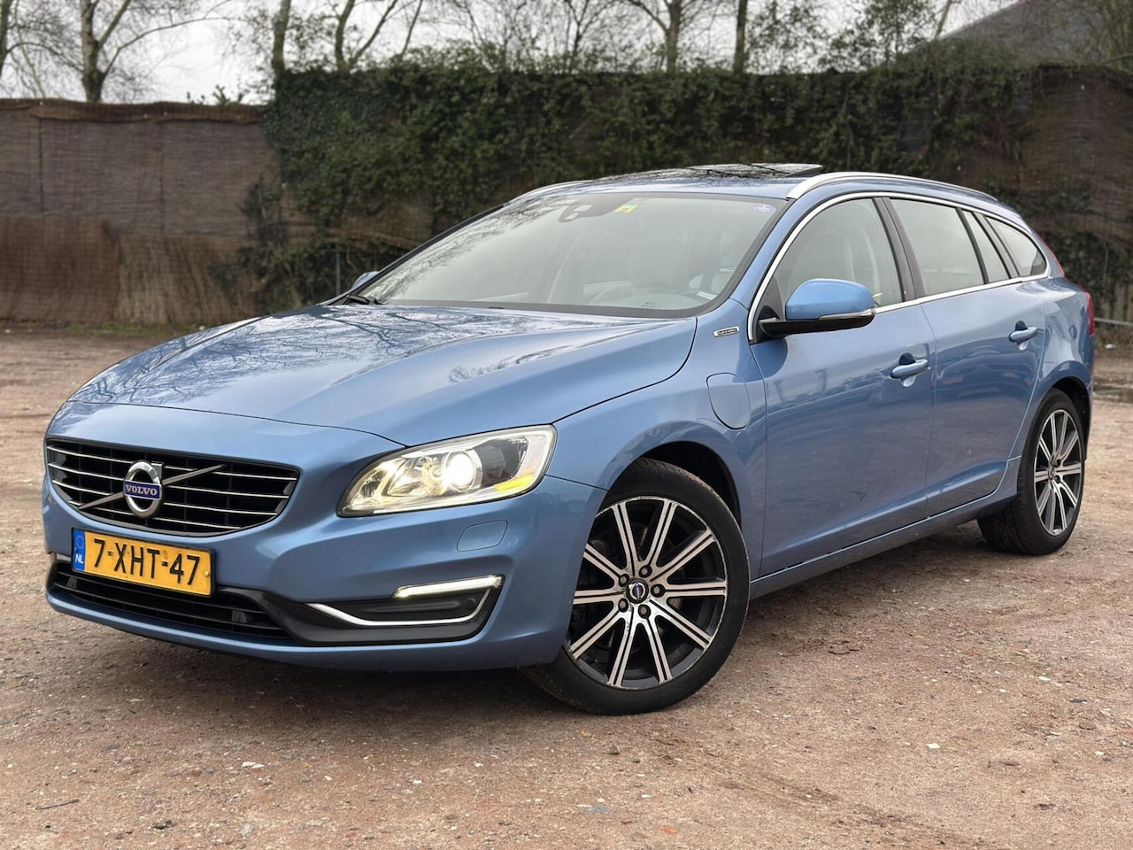 Volvo V60 - 2.4 D6 AWD Plug-In Hybrid Summum AUTOM PANO CRUISE - AutoWereld.nl