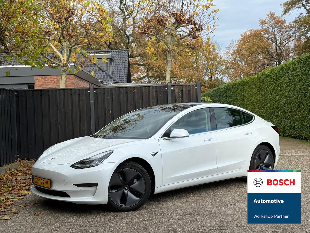 Tesla Model 3 - Long Range RWD Long Range AWD 75 kWh TREKHAAK - AutoWereld.nl