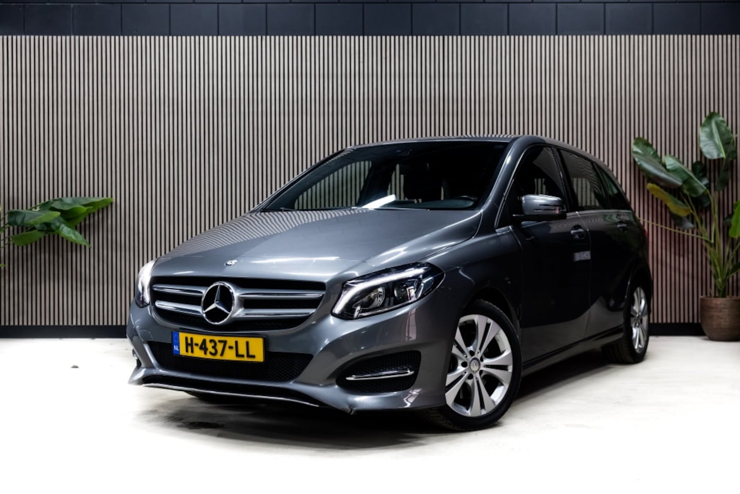 Mercedes-Benz B-klasse - 250 Ambition | camera | trekhaak - AutoWereld.nl