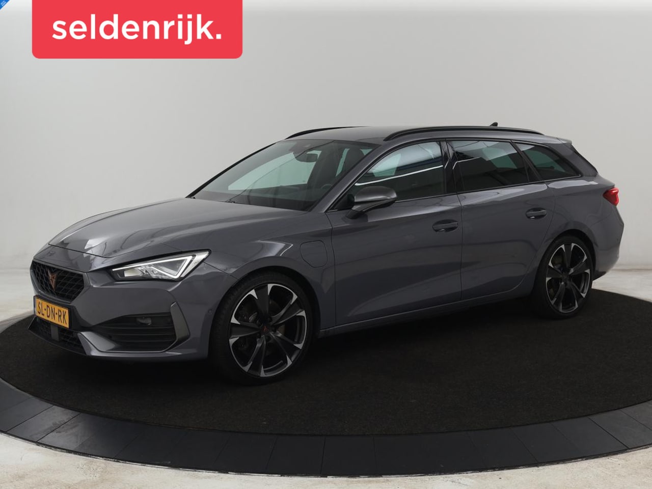 CUPRA Leon - 1.4 eHybrid VZ | 245pk | Trekhaak | Stoelverwarming | Adaptive cruise | Camera | Carplay | - AutoWereld.nl