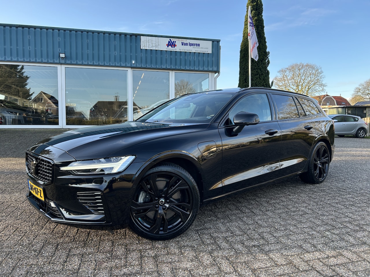 Volvo V60 - 2.0 T8 Plug-in hybrid AWD Ultra Dark - AutoWereld.nl