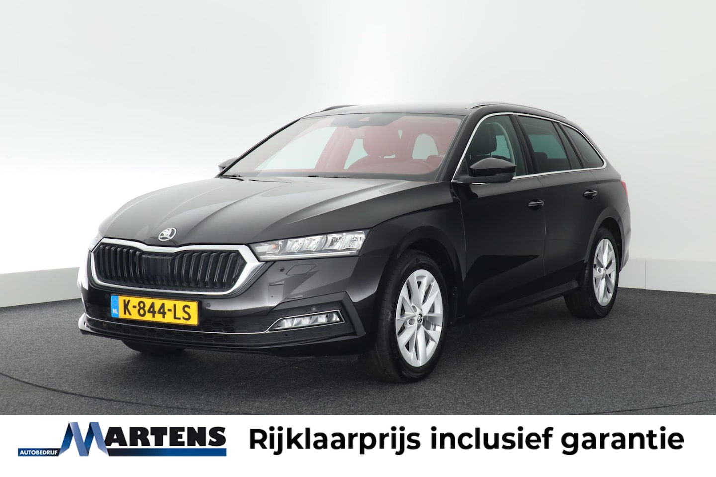 Skoda Octavia Combi - 1.0 e-TSI 110pk DSG Business Edition Plus Leder Stoelverwarming V+A Keyless Virtual Cockpi - AutoWereld.nl