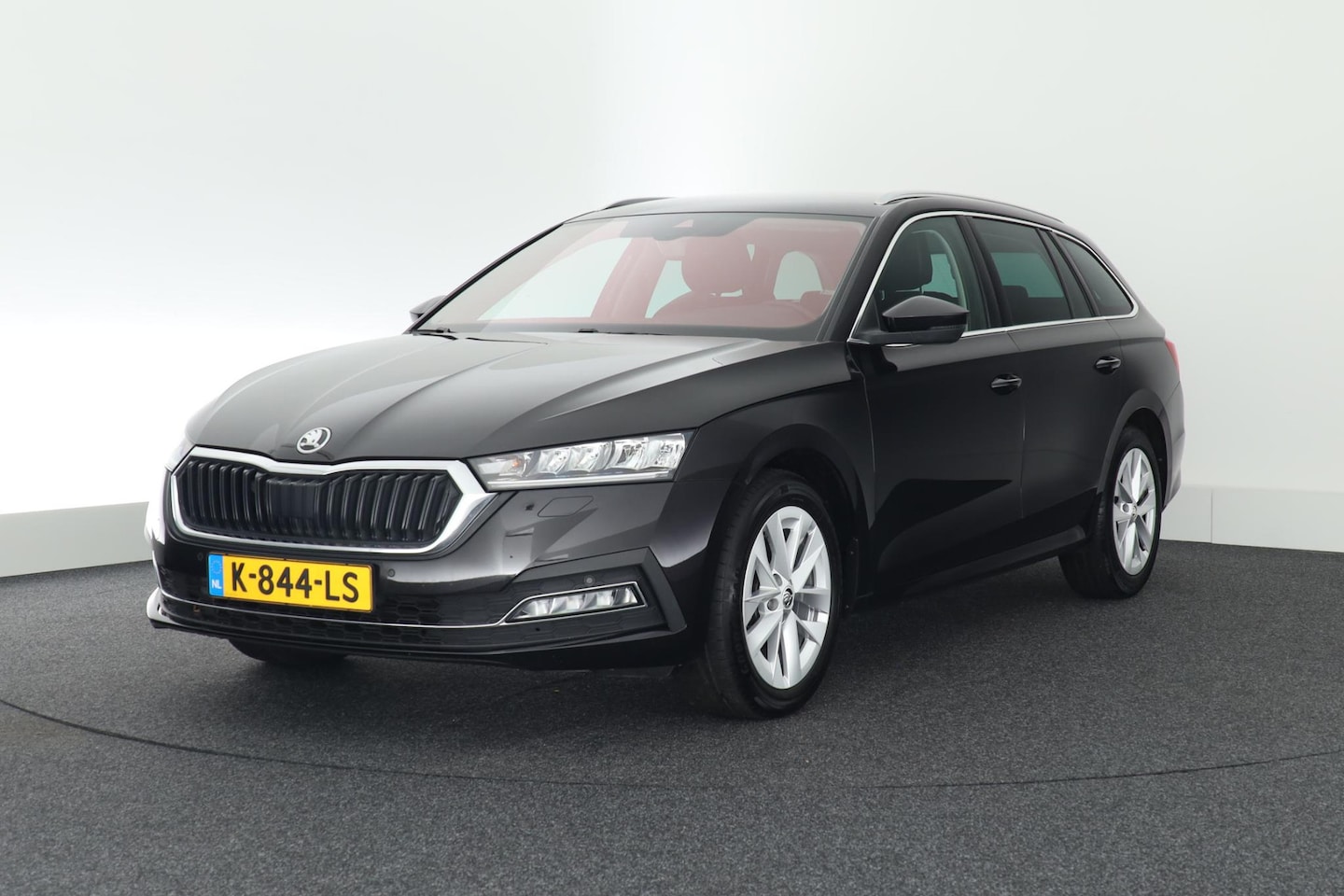 Skoda Octavia Combi - 1.0 e-TSI 110pk DSG Business Edition Plus Leder Stoelverwarming V+A Keyless Virtual Cockpi - AutoWereld.nl