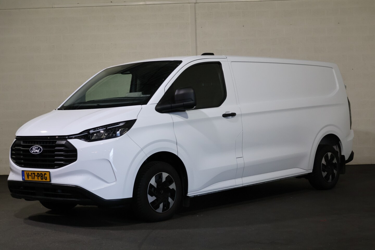 Ford Transit Custom - 2.5 PHEV 233pk L2 H1 Automaat Airco Navigatie Prijs incl. BPM (wordt verwacht) - AutoWereld.nl
