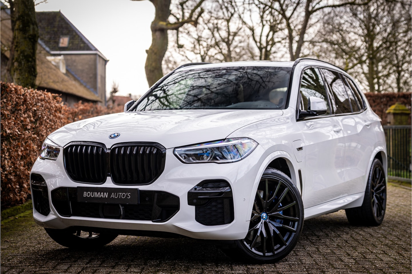 BMW X5 - xDrive45e M Sport 22" Laser HUD Crystal Panorama Trekhaak - AutoWereld.nl
