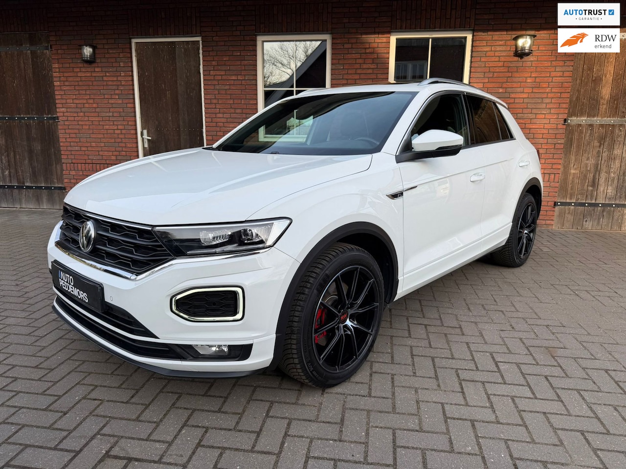 Volkswagen T-Roc - 1.5 TSI Sport Business R- Line | Pano| Trekhaak| ACC| Full LED - AutoWereld.nl