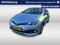 Toyota Auris Touring Sports - 1.8 Hybrid Now / Navigatie / Camera / Parkeersensoren V+A / Climate controle / Cruise