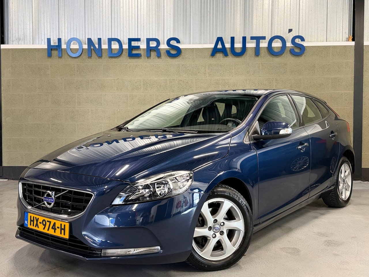 Volvo V40 - 1.6 D2 R-Design I CRUISECONTROL I NAVIGATIE I PARKEERSENSOR I CLIMA I BLUETOOTH I USB I ON - AutoWereld.nl