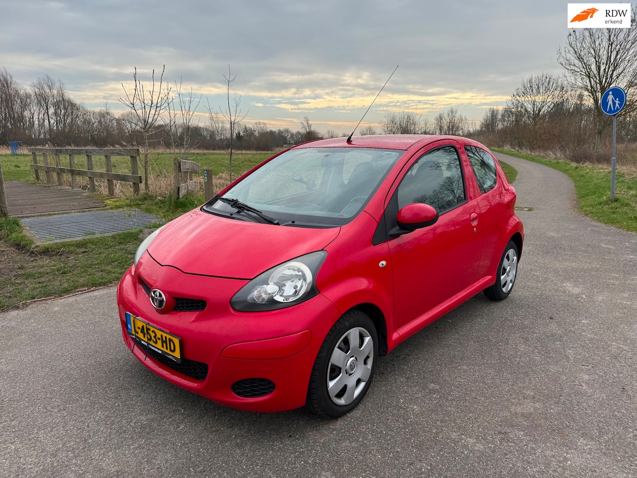 Toyota Aygo - 1.0-12V Comfort Navigator Airco Elektrische Ramen APK tot 13-02-2027 - AutoWereld.nl