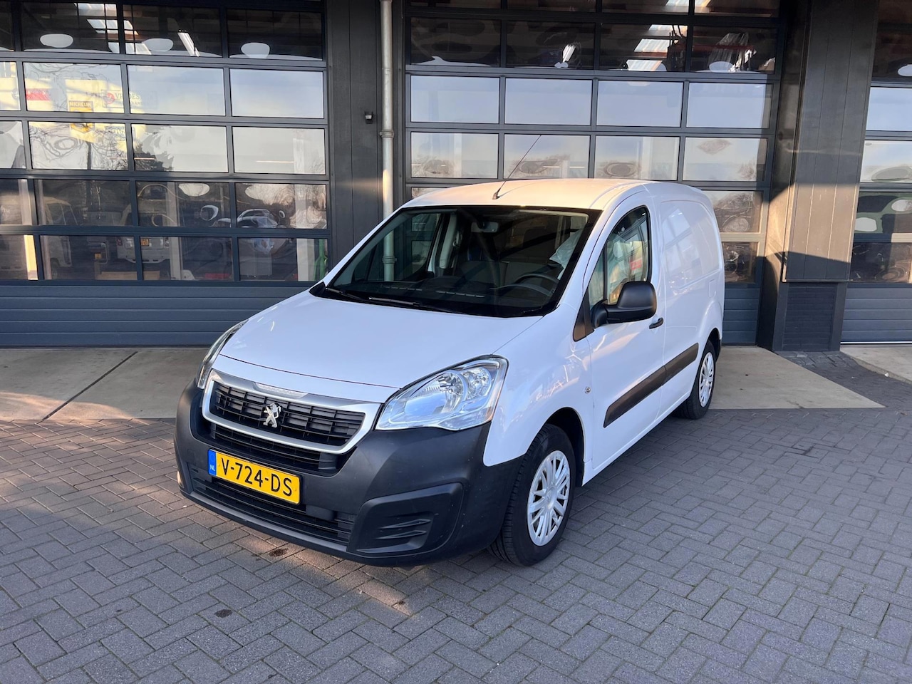 Peugeot Partner - 120 1.6 BlueHDi 75 L1 XR 120 1.6 BlueHDi 75 L1 XR - AutoWereld.nl