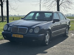 Mercedes-Benz E-klasse - 280 Avantgarde 6 cilinder * automaat