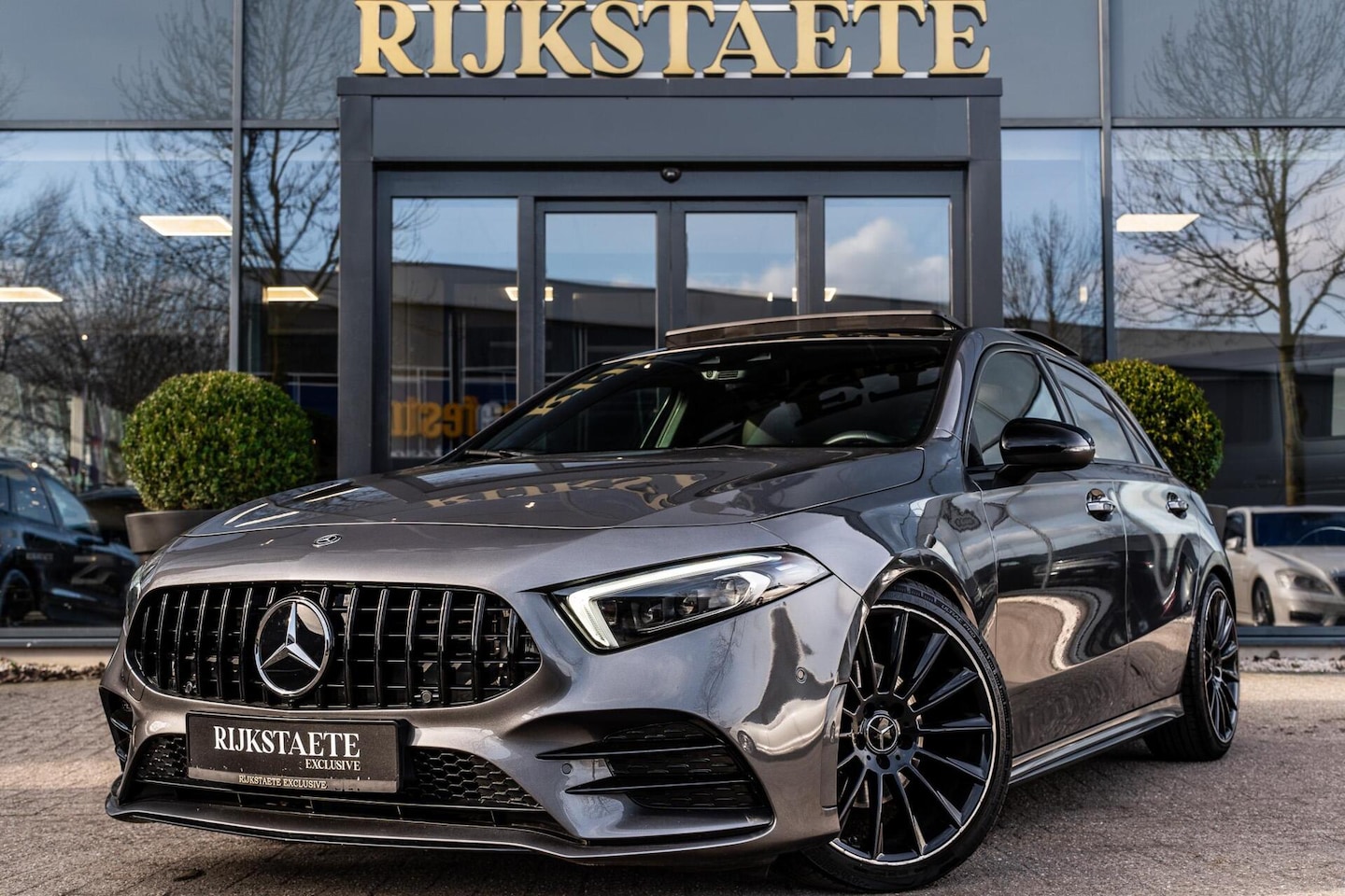 Mercedes-Benz A-klasse - 180 AMG|PANO|SFEERV|MASSAGE|BURMESTER|360° - AutoWereld.nl
