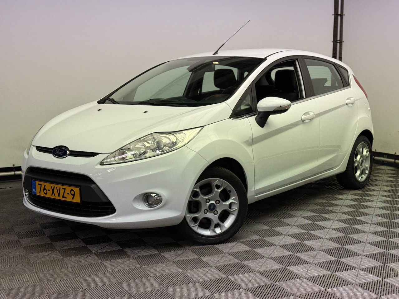Ford Fiesta - 1.25 Titanium 5-drs ECC Cruise Trekhaak NL Auto - AutoWereld.nl