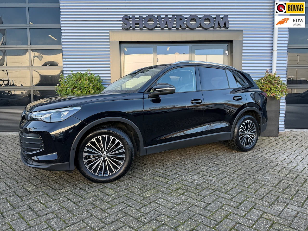 Volkswagen Tiguan - 1.5 eTSI Life Edition Stoel en Stuurverwarming|Apple carplay|18 inch velgen|Fabrieksgarant - AutoWereld.nl