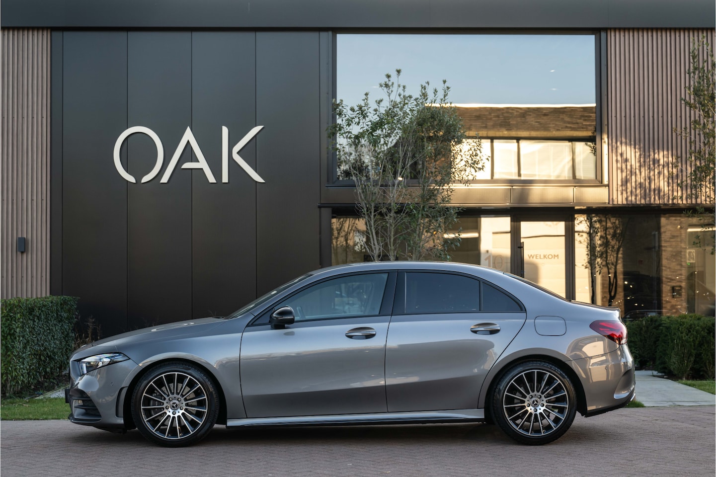 Mercedes-Benz A-klasse - 220 AMG-Line | Half Leder | Camera | Sfeerverlichting | 18"LM | NL Auto - AutoWereld.nl