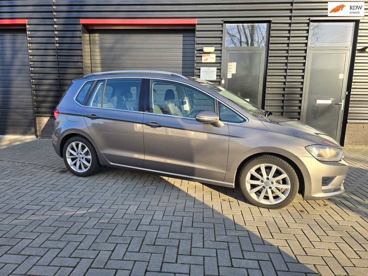 Volkswagen Golf Sportsvan - 2.0 TDI Highline | AUTOMAAT | PDC | NAVIGATIE | CAMERA | ELEC. PAKKET - AutoWereld.nl