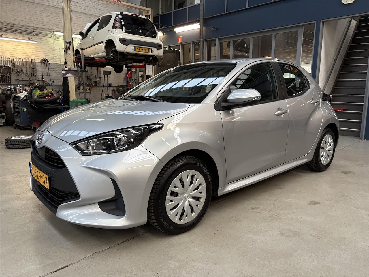 Toyota Yaris - 1.5 VVT-i 125pk Active | Apple carplay / Android auto | Airco | Cruise control | All seaso - AutoWereld.nl