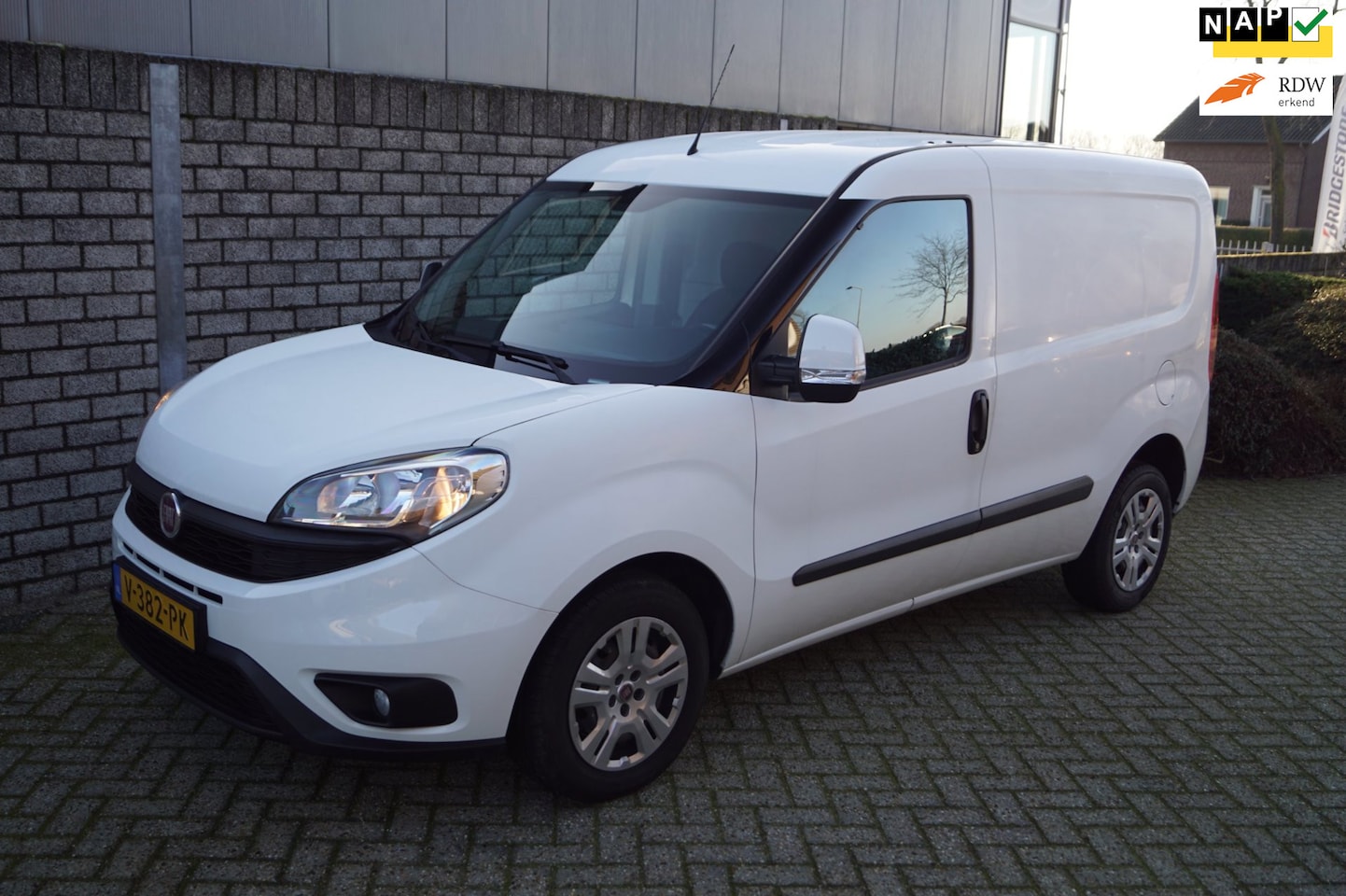 Fiat Doblò Cargo - 1.3 MJ L1H1 SX Airco Navi Cruise Elektrische Ramen en Spiegels PDC DAB Schuifdeur Rechts E - AutoWereld.nl
