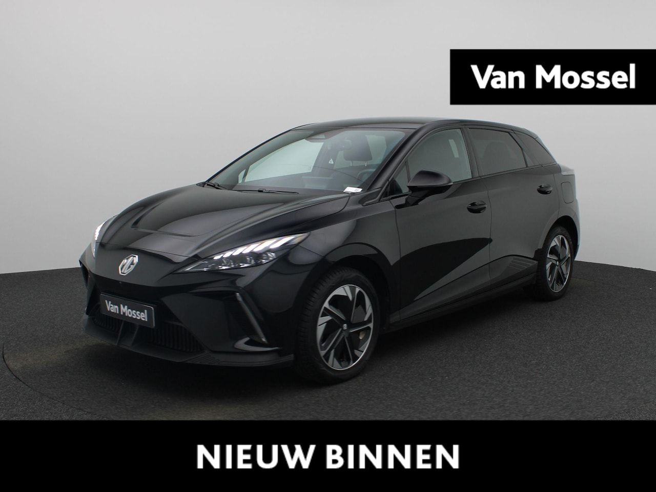 MG MG4 - 64 kWh Luxury | Achteruitrijcamera | ACC | Climate control | Lane Assist | - AutoWereld.nl