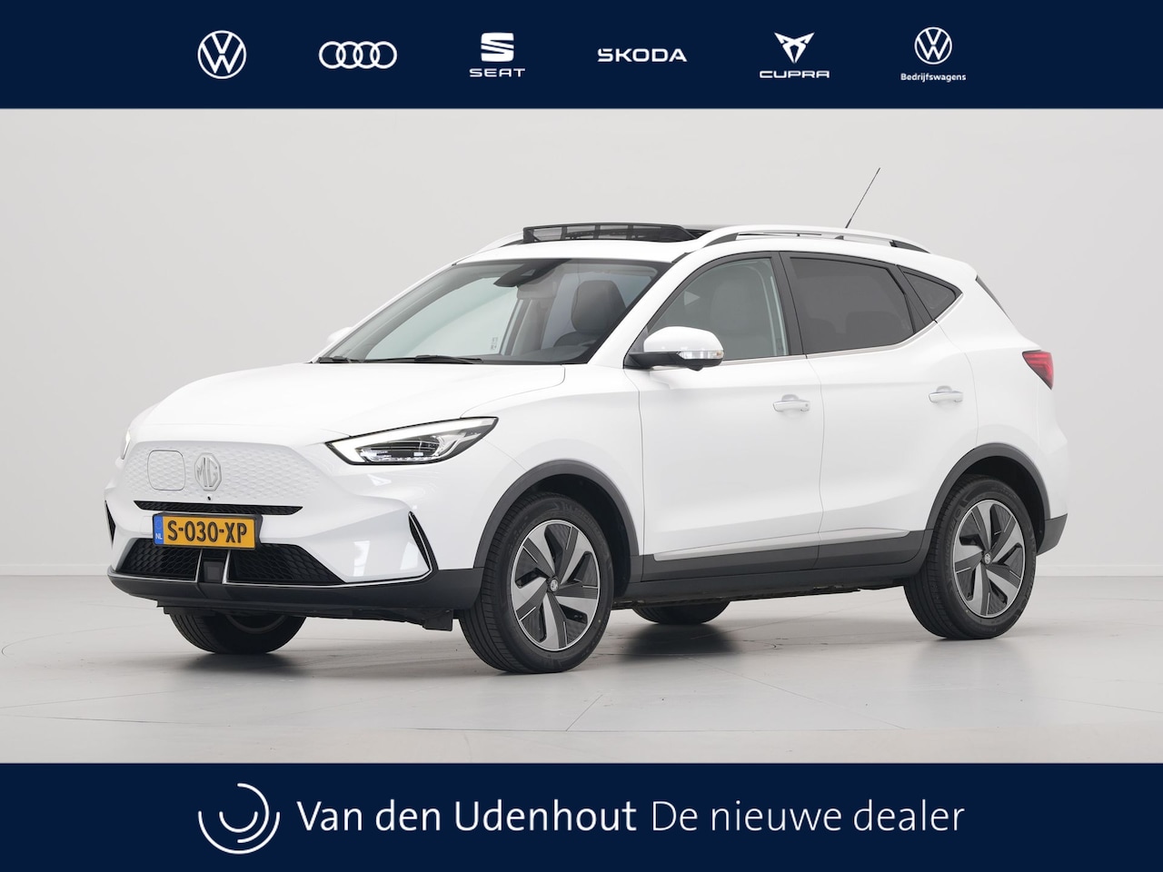 MG ZS - Standard Range Luxury 50 kWh Panorama Navigatie 360Camera Android/Carplay Stoelverw. 310 - AutoWereld.nl