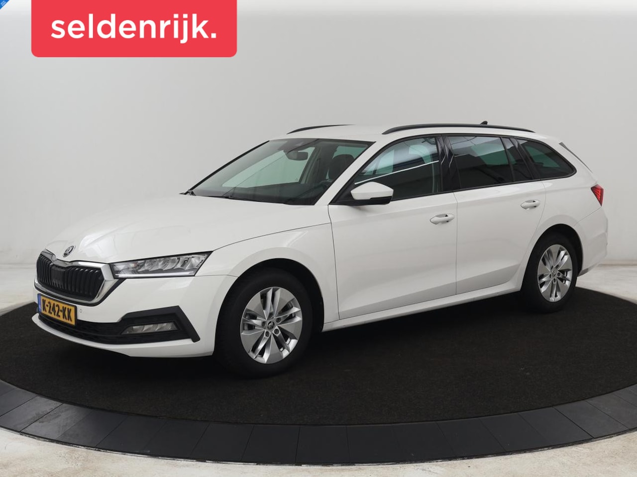 Skoda Octavia - 1.0 e-TSI Business Edition | Trekhaak | Carplay | Navigatie | Full LED | Parkeerhulp | Cru - AutoWereld.nl