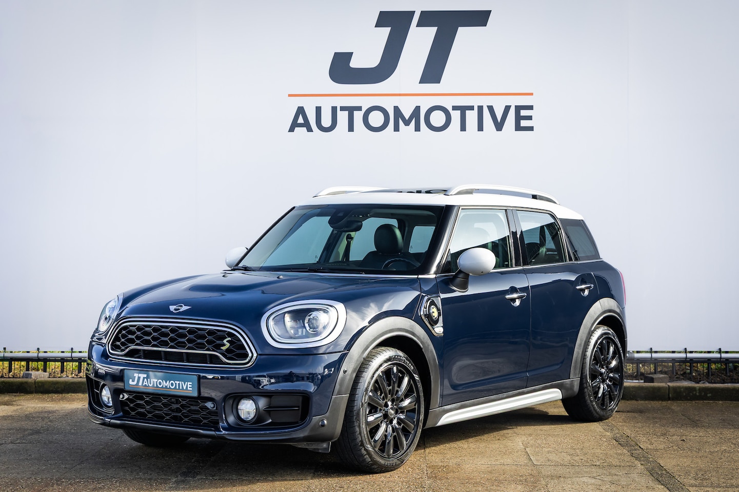MINI Countryman - 1.5 Cooper S E ALL4 HYB Pano | Stoelverwarming | Camera | - AutoWereld.nl