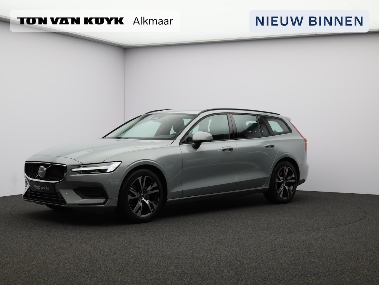 Volvo V60 - 2.0 B4 Essential Edition / Stoel-, stuurwiel- & achterbankverwarming / Achteruitrijcamera - AutoWereld.nl